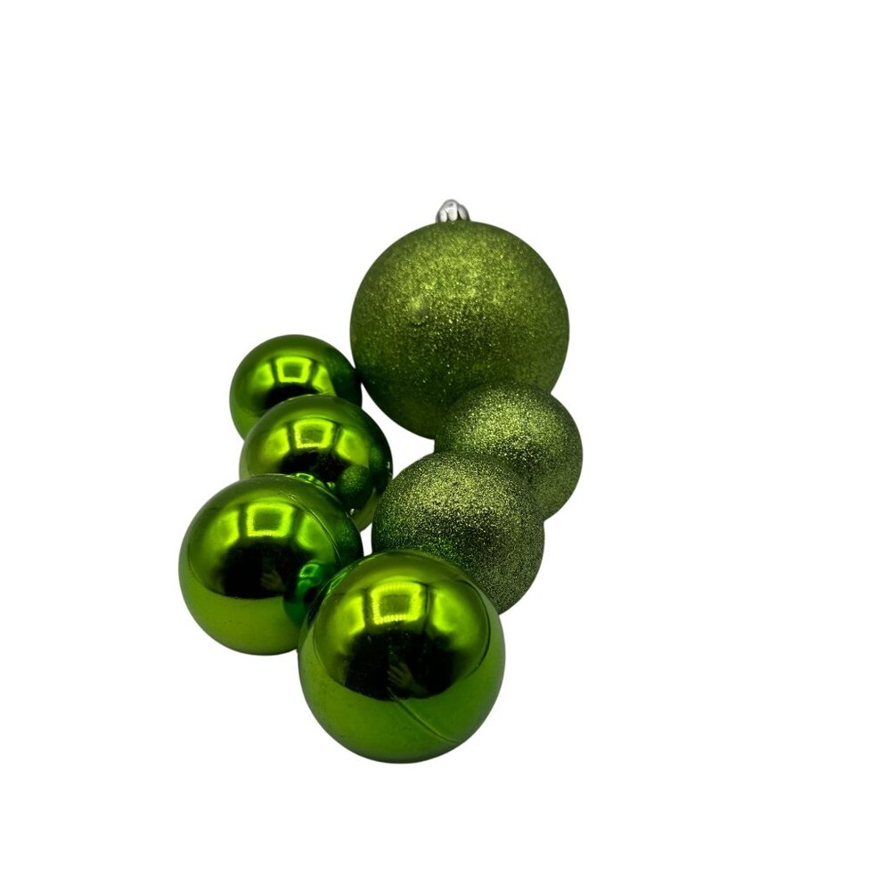 Set Of 7 Green Christmas Tree Baubles With Glitter & Shiny Finishes Varying Size